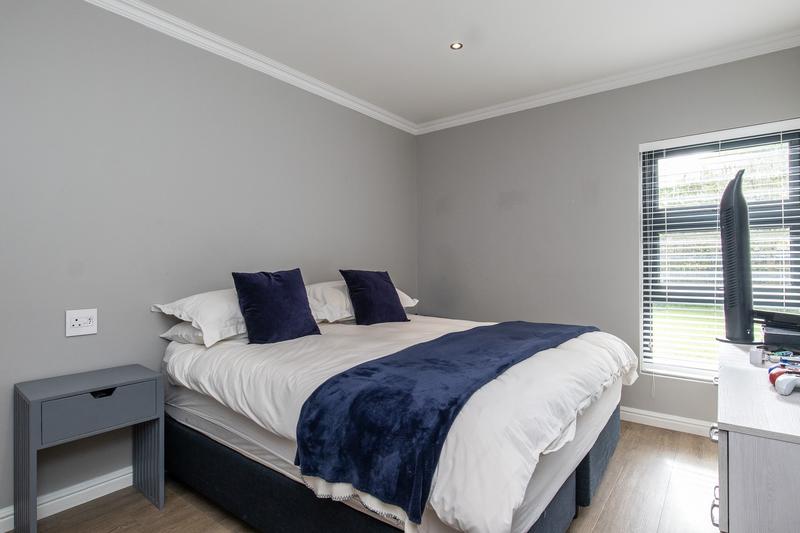 5 Bedroom Property for Sale in Constantia Western Cape